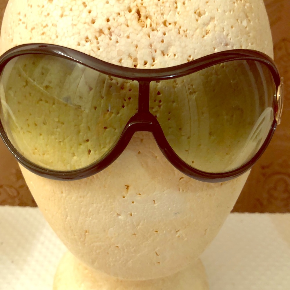GUCCI green wraparound sunglasses